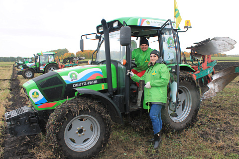 Будущее отечественного сельского хозяйства за механизаторами, убежден тракторист «Русмолко» Сергей Захаров из Пензенской области.